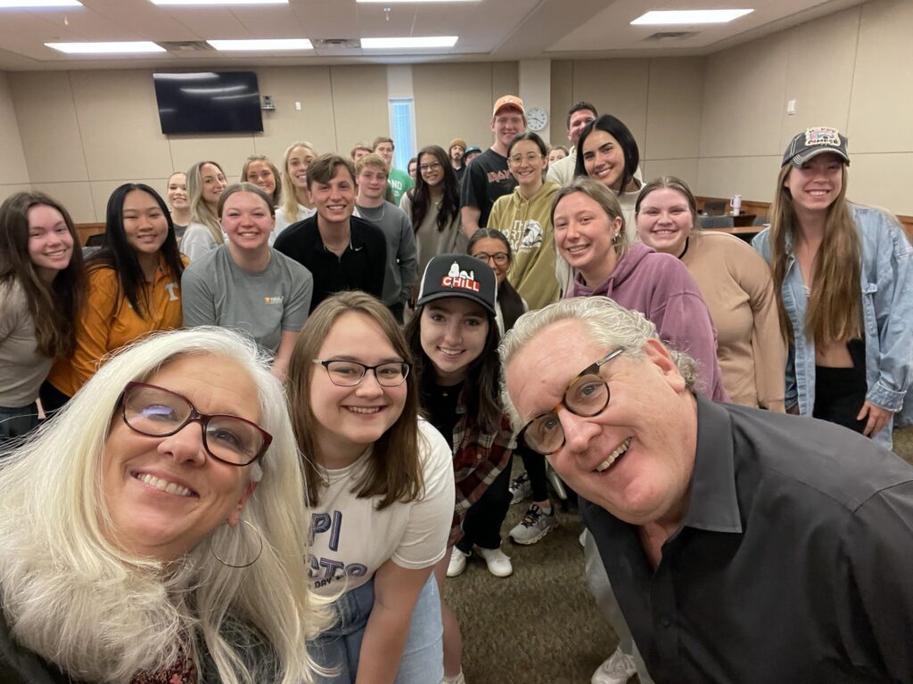 A classroom selfie of Jules Morris and Mark Schaefer in front of a room full of smiling Haslam marketing students